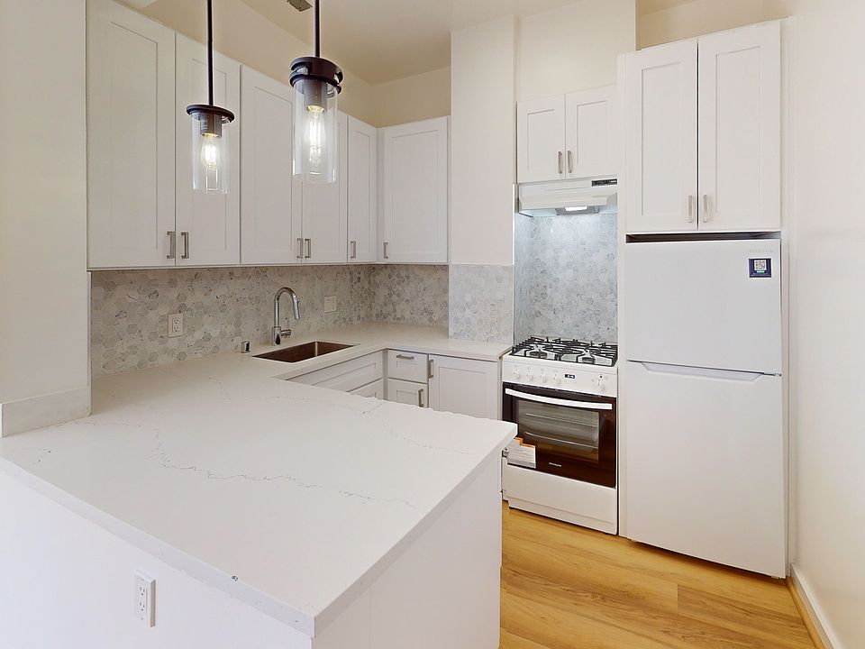 1st image of 810 Eddy St #302