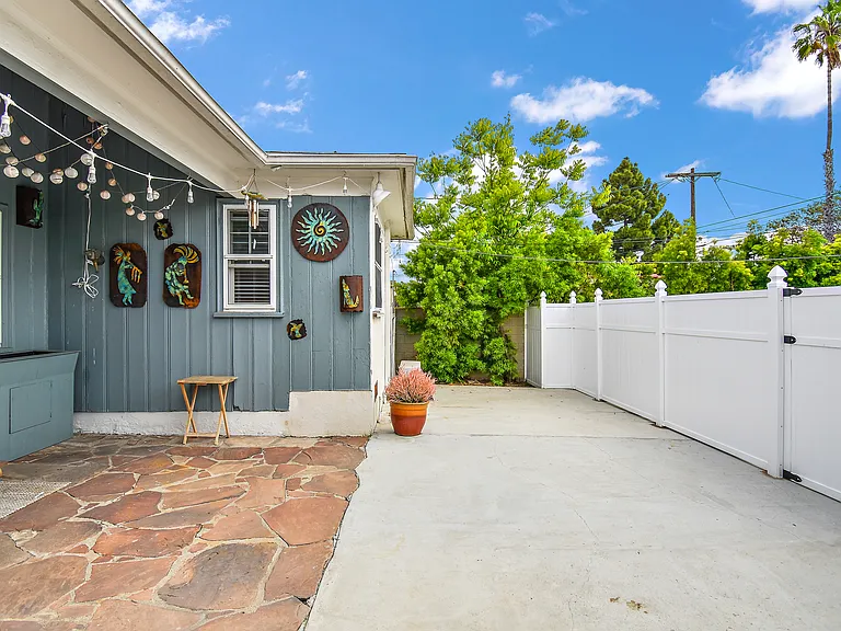 10206 S Hobart Blvd — Photo 26