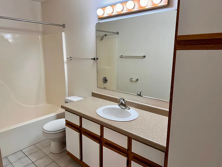 Park Avenue Apartments — Photo 28