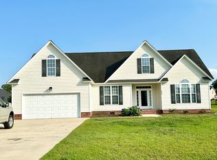 2928 Diana Dr, Grimesland, NC 27837