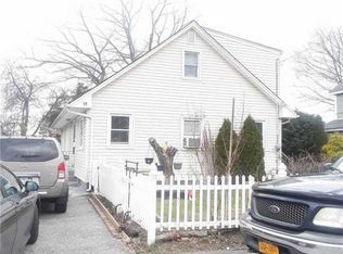 19 12th St, Locust Valley, NY 11560
