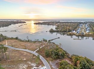 47 Crown Pointe Dr, Hampstead, NC 28443