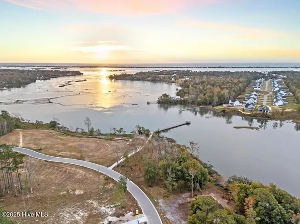 47 Crown Pointe Drive, Hampstead, NC 28443