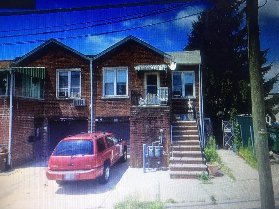 top floor of duplex town house