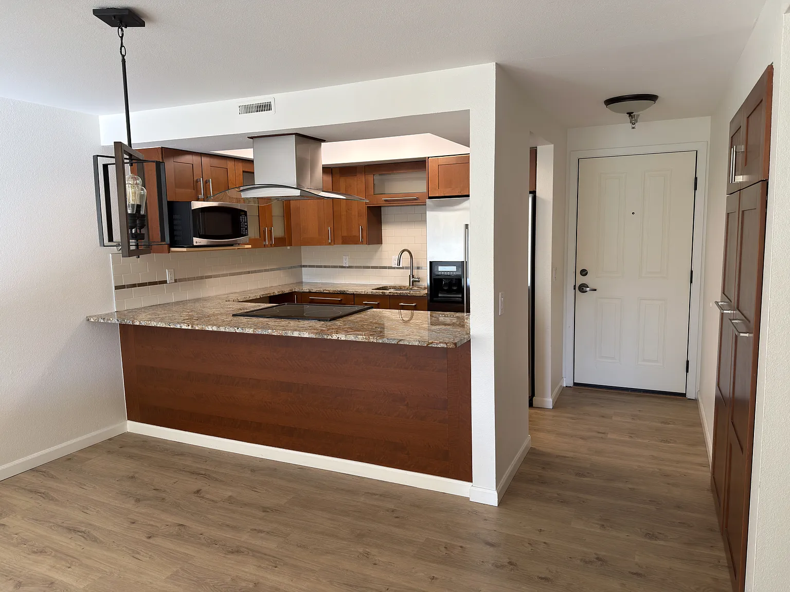2 bed, 1046 sqft, $3,200 — Photo 4