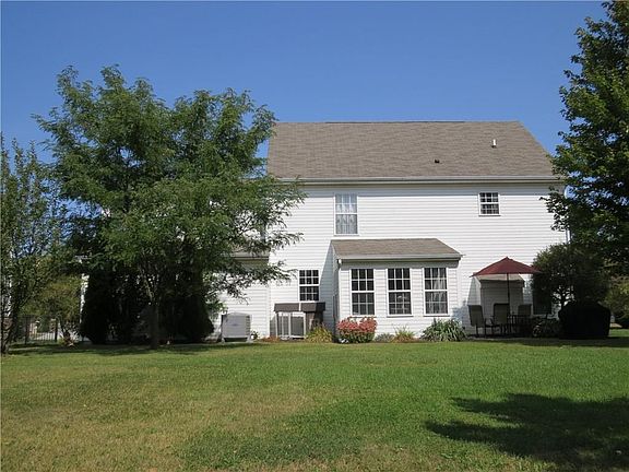 2nd image of 3285 Glenwillow Ct