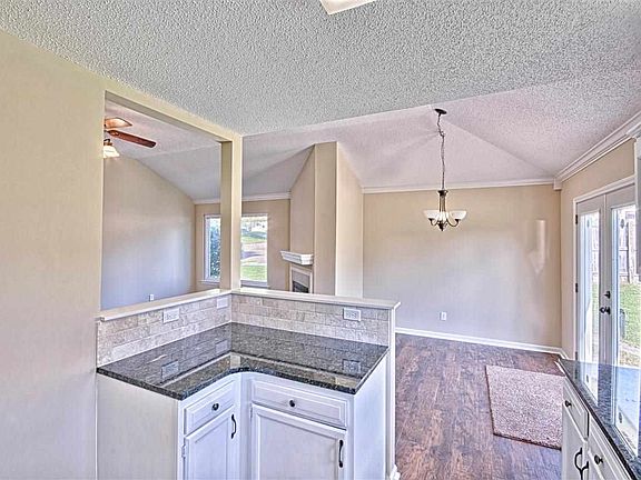 3rd image of 213 Mountain Creek Dr