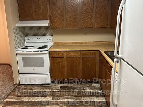 3rd image of 221 Grand Ave W APT 204