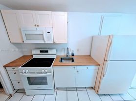 1825 Harding St, Hollywood, FL
