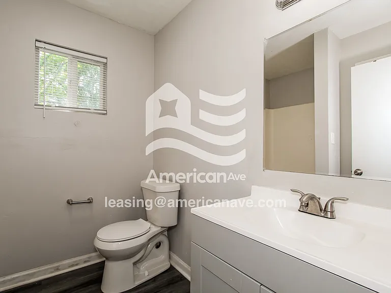 1021731_013_bathroom_13.jpg