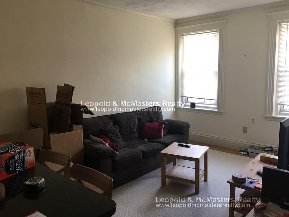 2nd image of 15 Queensberry St APT 22B