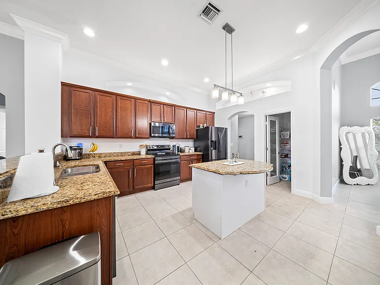 5918 NW Hann Dr — Photo 26