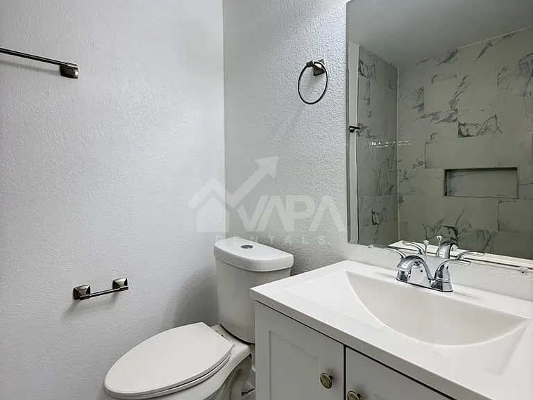 7239 Glen Hl — Photo 7