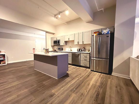 3rd image of 320 Montgomery St #9