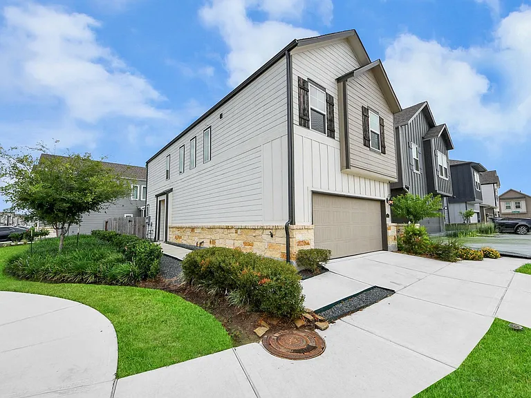 3830 Glossy Lake Dr — Photo 4