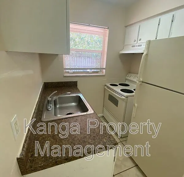 1217 S North St #4 — Photo 5