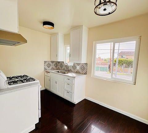 5th image of 1634 S Bundy Dr APT 4