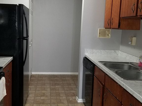 3rd image of 3467 Dunstan Dr NW