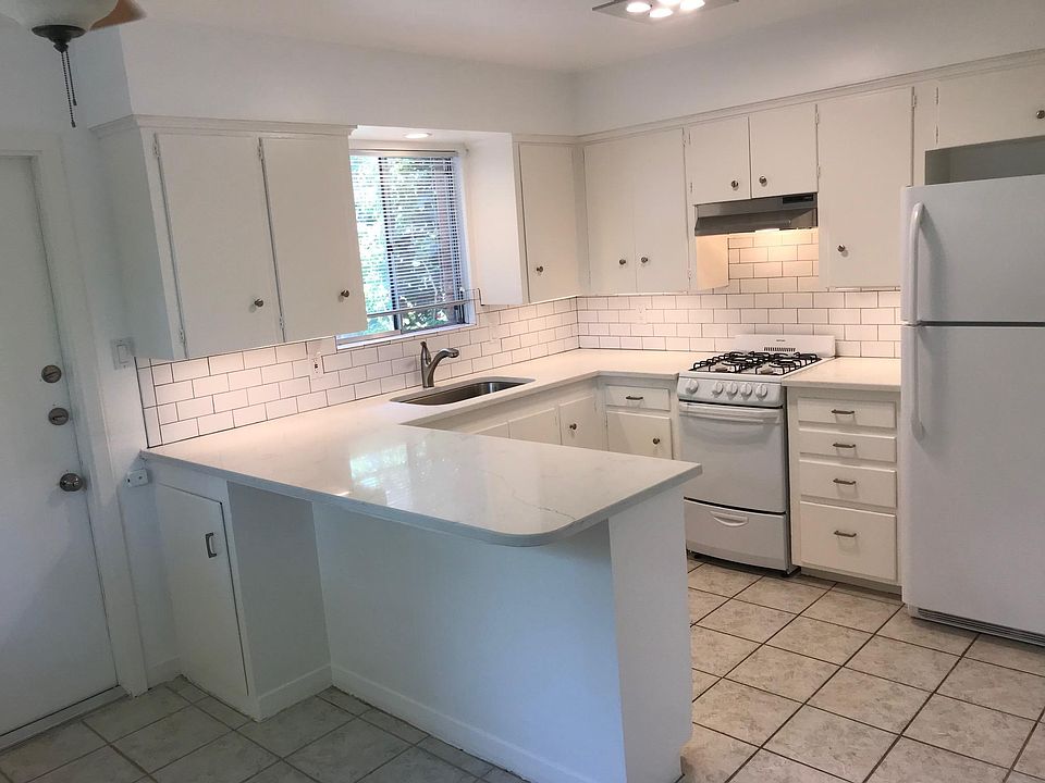 1st image of 2707 W 49th St #B