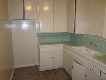 3rd image of 2409 Cedar Ave APT 4