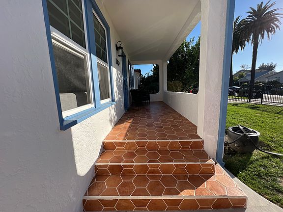 2nd image of 2832 S Rimpau Blvd
