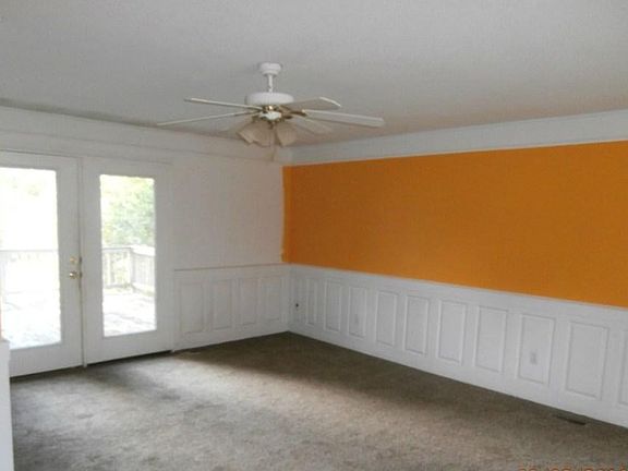 5th image of 555 Karen Dr