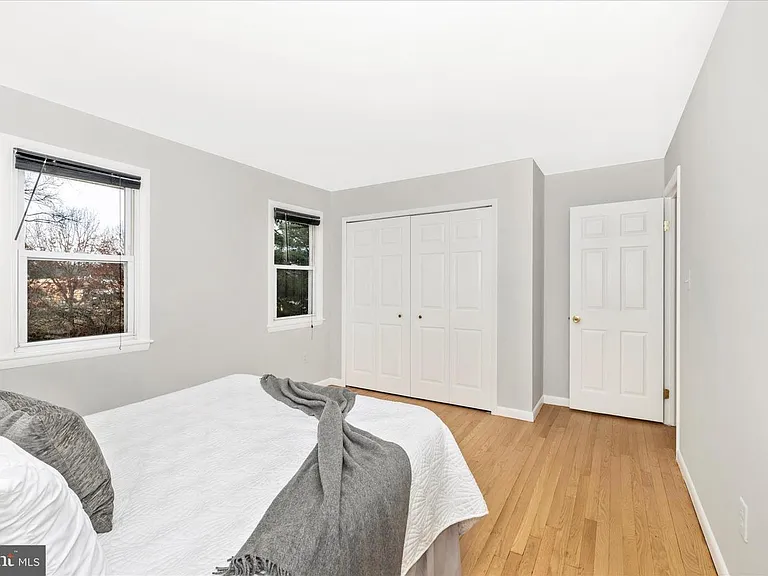674 College Pkwy — Photo 28