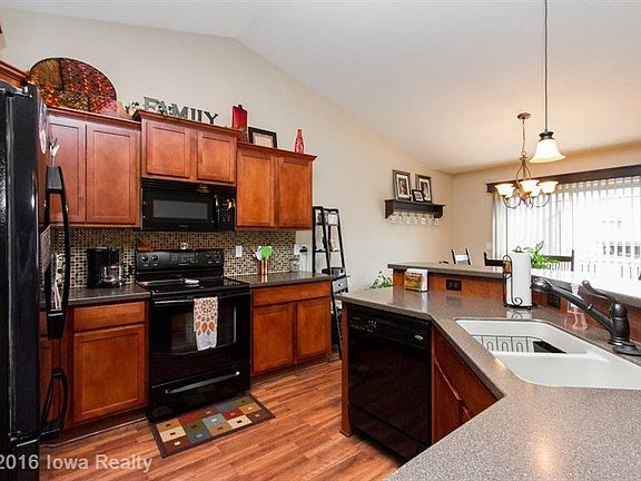 4th image of 1315 NW Bayview Ct