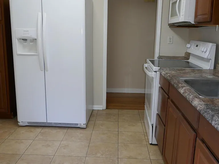 2404 Red Oak Dr — Photo 9