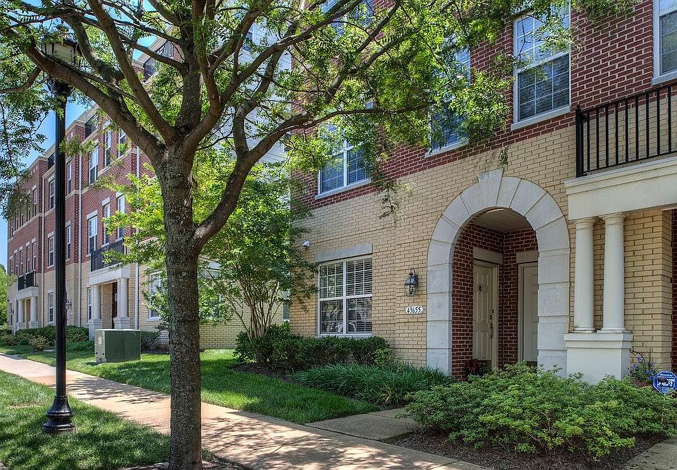 1st image of 43655 McDowell Sq