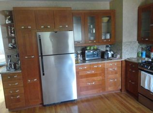 7041 W Greenleaf St, Niles, IL 60714