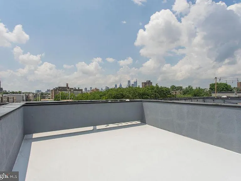 527 W Jefferson St — Photo 17