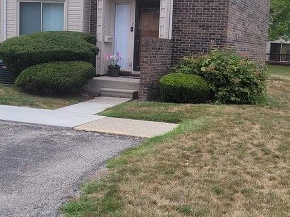 1 Fredericksburg Towne St #1, Southfield, MI 48075