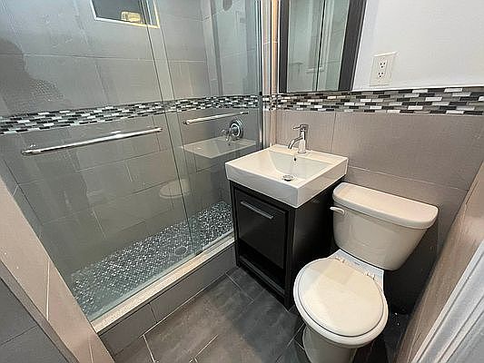 5th image of 344 Gates Ave APT 2A