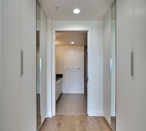 5th image of 105 S Mariposa Ave #504