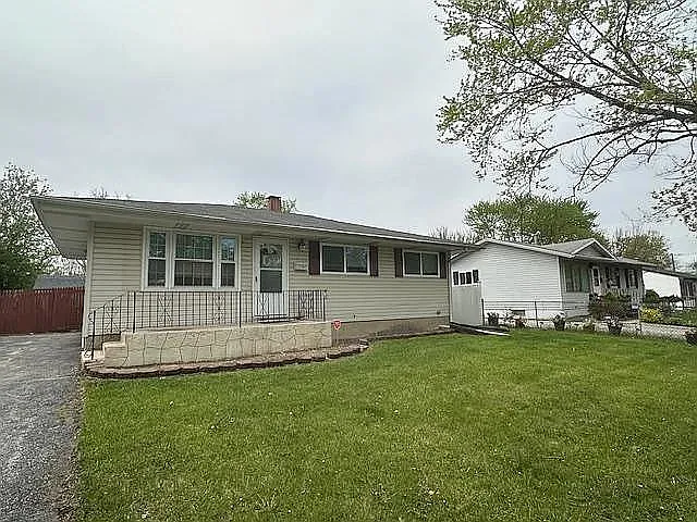 22402 Chappel Ave photo 1