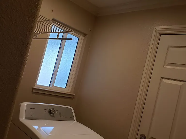 325 Goshen Ct — Photo 24