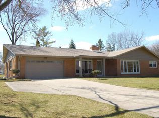 17775 Lucy Cir, Brookfield, WI 53045