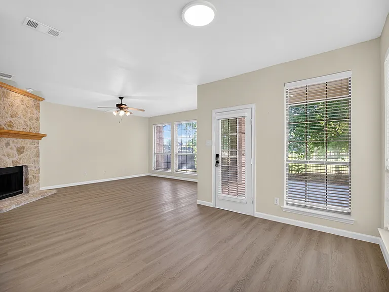 2616 Cove Dr — Photo 17