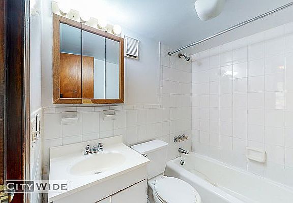 5th image of 320 E 93rd St APT 1A