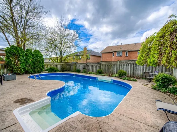 465 Burnett Ave, Cambridge, ON N1T 1L3