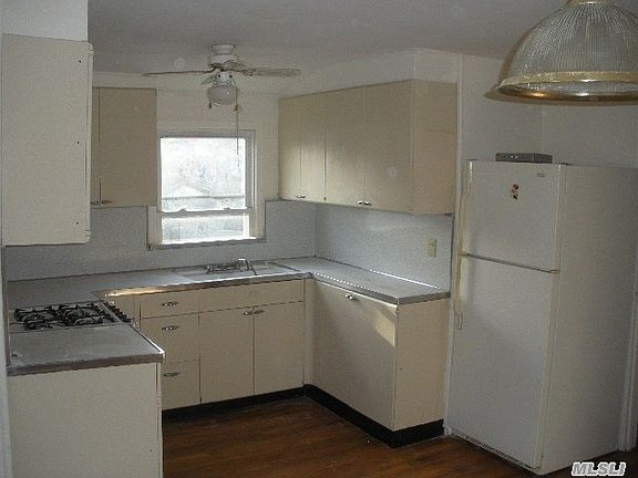 5th image of 7 Burton Ln