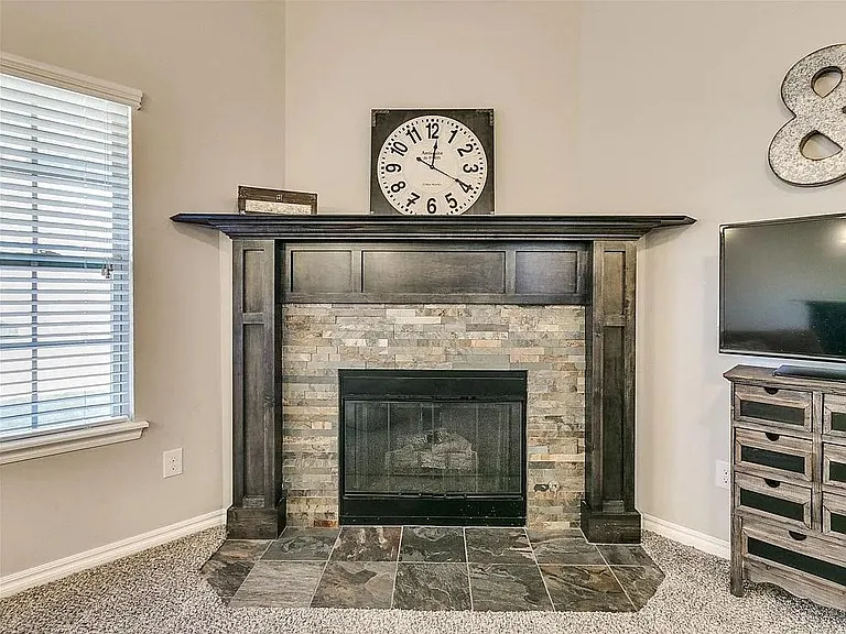 525 Talon Dr — Photo 8