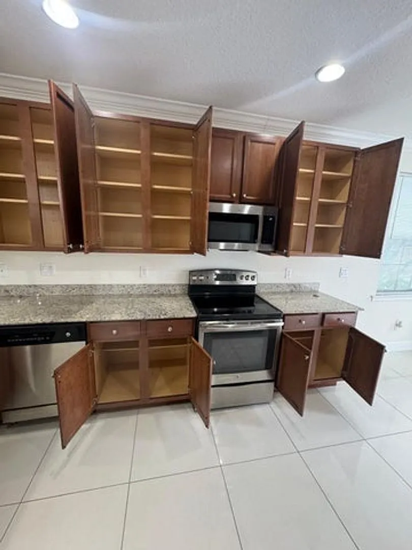 2723 NE 14th Street 108, Pompano Beach, FL 33062 - 3590 — Photo 1