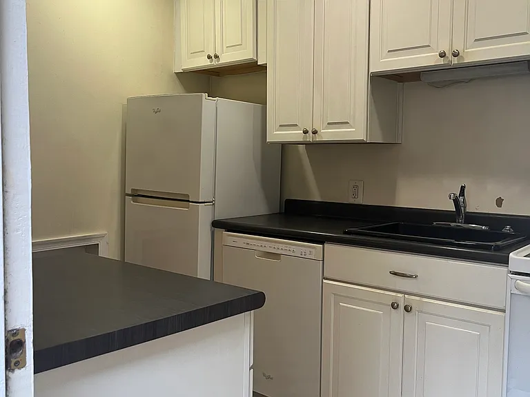 246 S Exeter St #A — Photo 4
