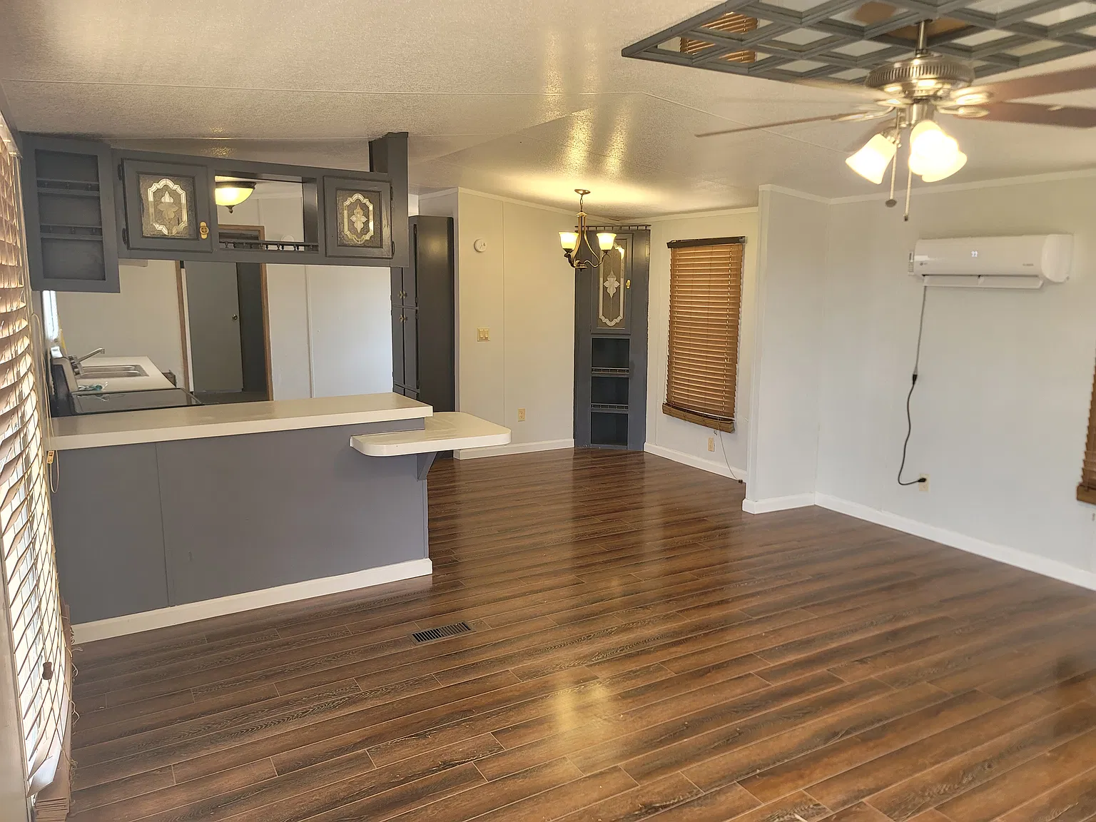301 Miller Dr — Photo 2