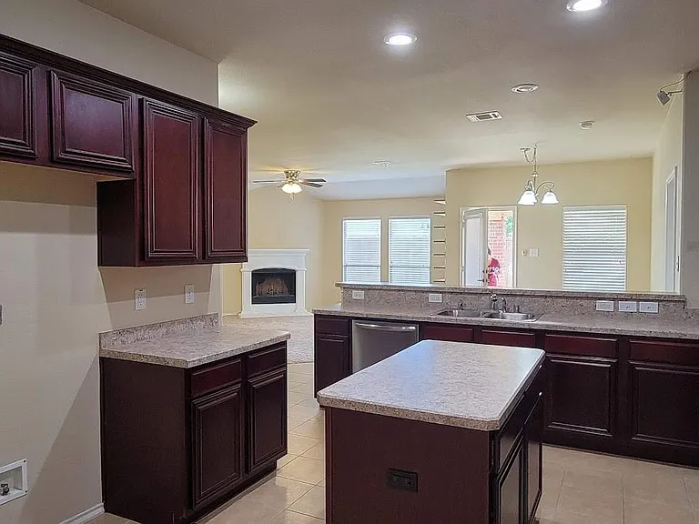 130 Meadow Crest Dr — Photo 7