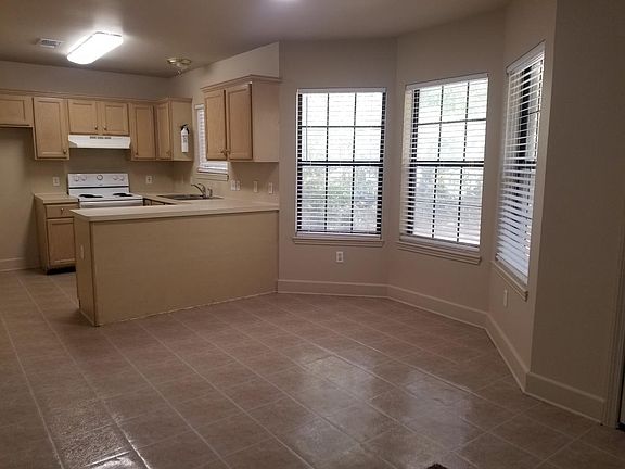 4th image of 405 Whitehouse Dr