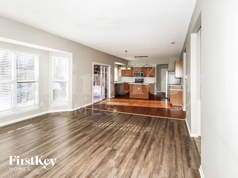 909 NE 93rd Ct — Photo 3