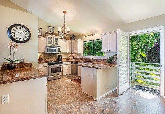 3rd image of 77-6439 Pualani St